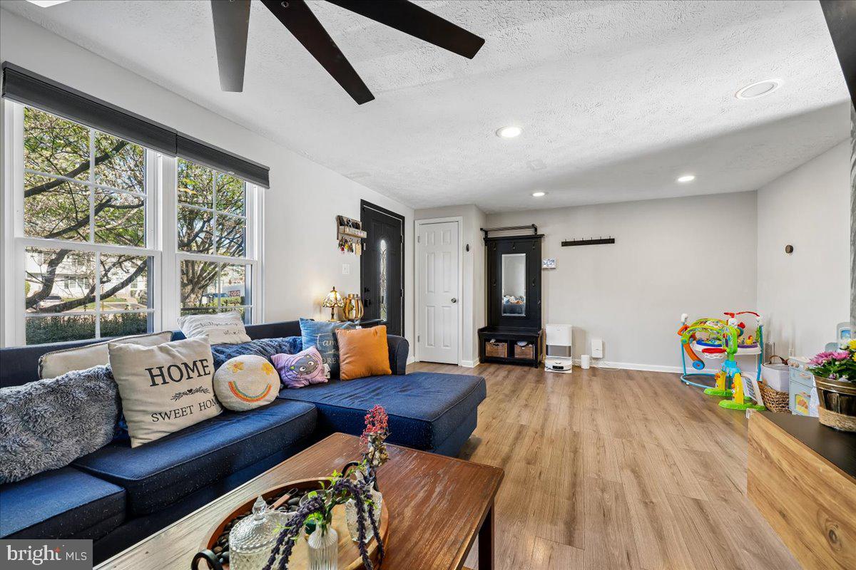 1476 Dockside Court Frederick, MD 21701 - Photo 6 of 34 a living room with furniture and a large window