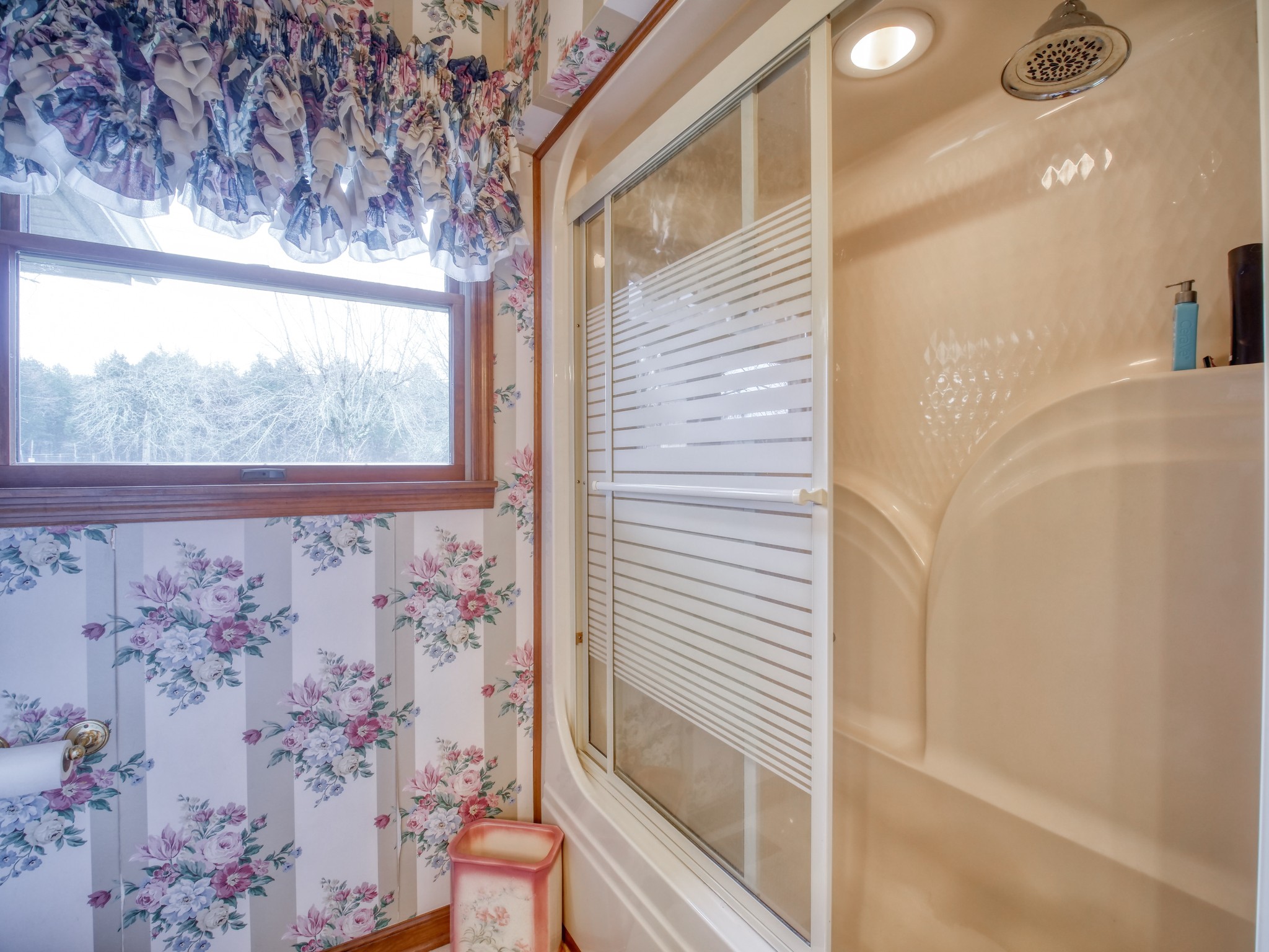 5149 Beech Log Road Lebanon, TN 37090 - Photo 33 of 44 a bathroom with a bathtub and shower