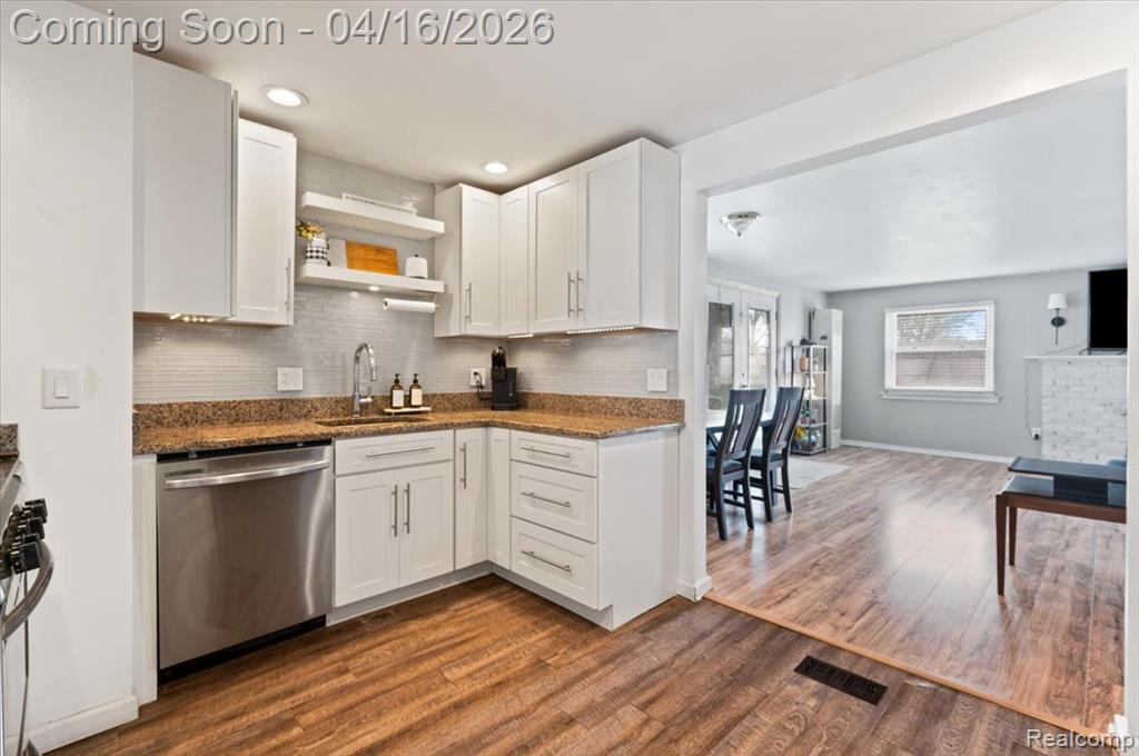 15423 Taft Street Romulus, MI 48174 - Photo 11 of 27