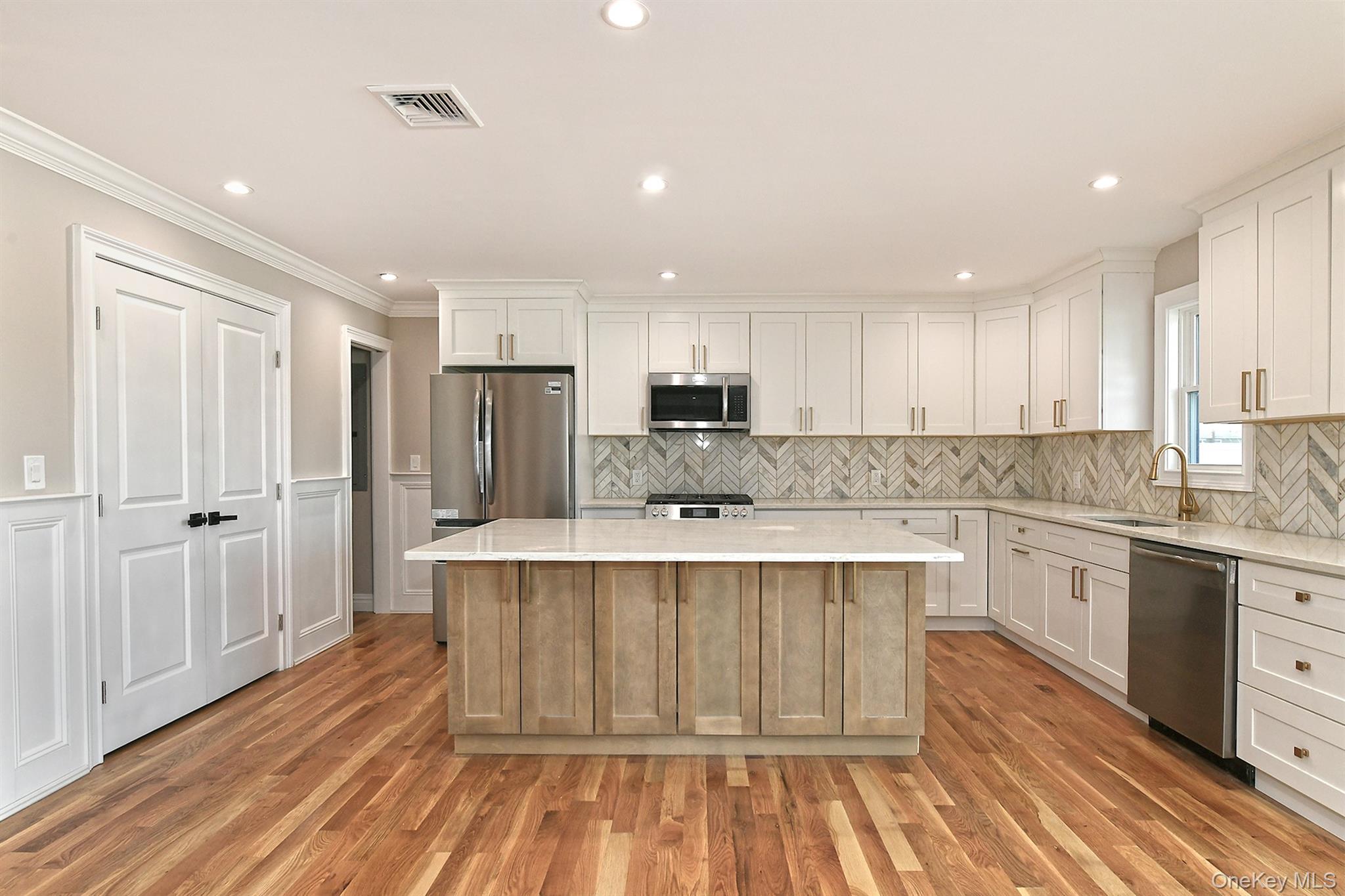 1903 George Court Merrick, NY 11566 - Photo 7 of 37 Beautiful Kitchen With Island and Pantry