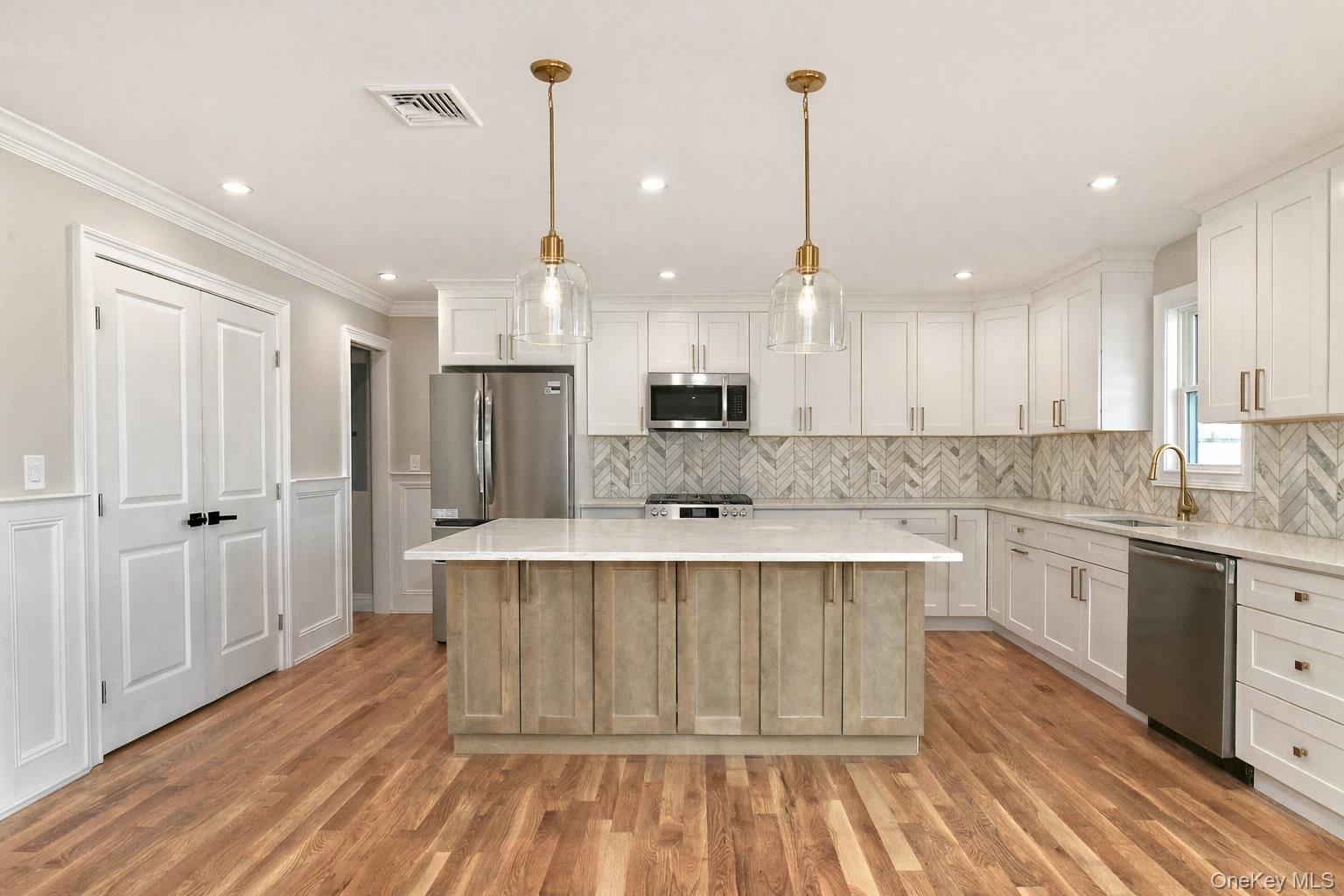 1903 George Court Merrick, NY 11566 - Photo 8 of 37 Kitchen Virtually Staged