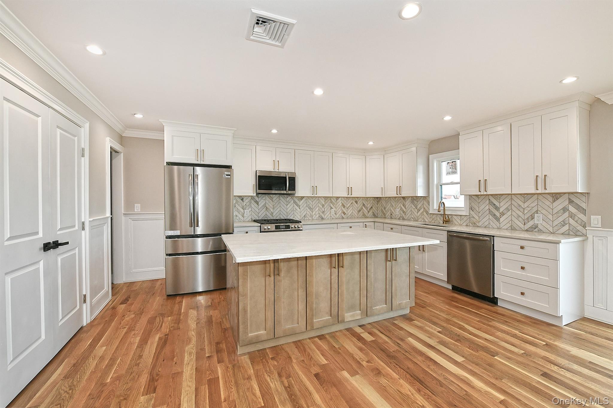 1903 George Court Merrick, NY 11566 - Photo 9 of 37 Kitchen