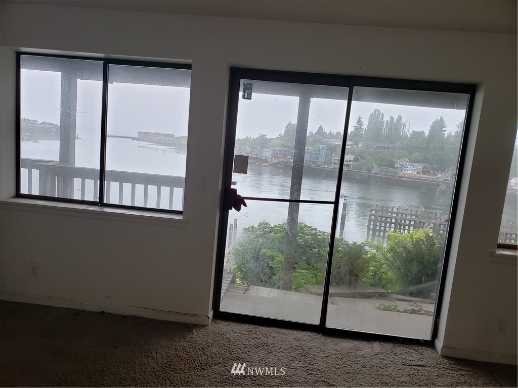 3614 West Commodore Way Seattle, WA 98199 - Photo 13 of 22 Gallery Image 13