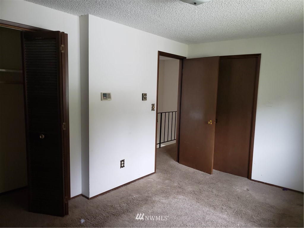 3614 West Commodore Way Seattle, WA 98199 - Photo 16 of 22 Gallery Image 16