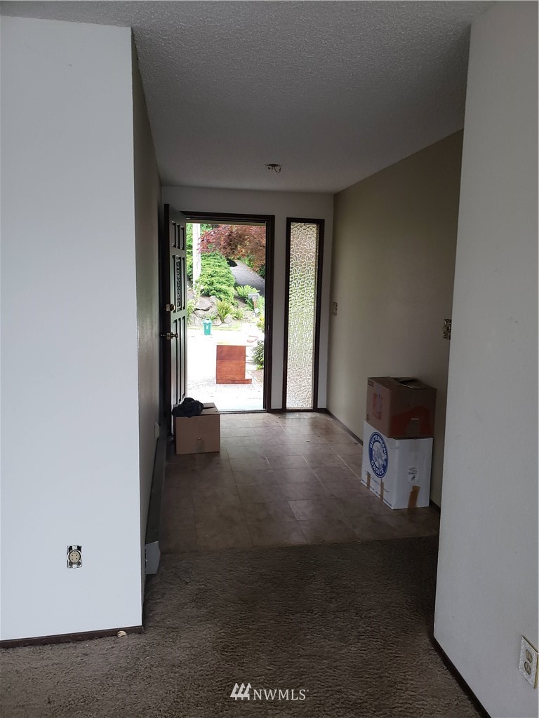 3614 West Commodore Way Seattle, WA 98199 - Photo 17 of 22 Gallery Image 17