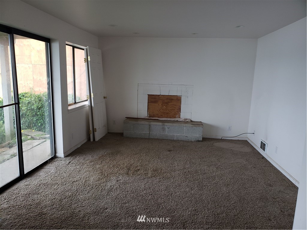 3614 West Commodore Way Seattle, WA 98199 - Photo 20 of 22 Gallery Image 20