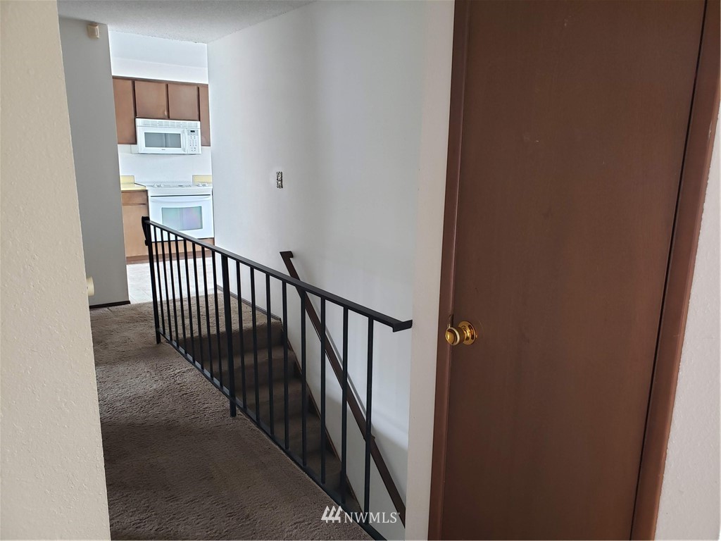 3614 West Commodore Way Seattle, WA 98199 - Photo 21 of 22 Gallery Image 21