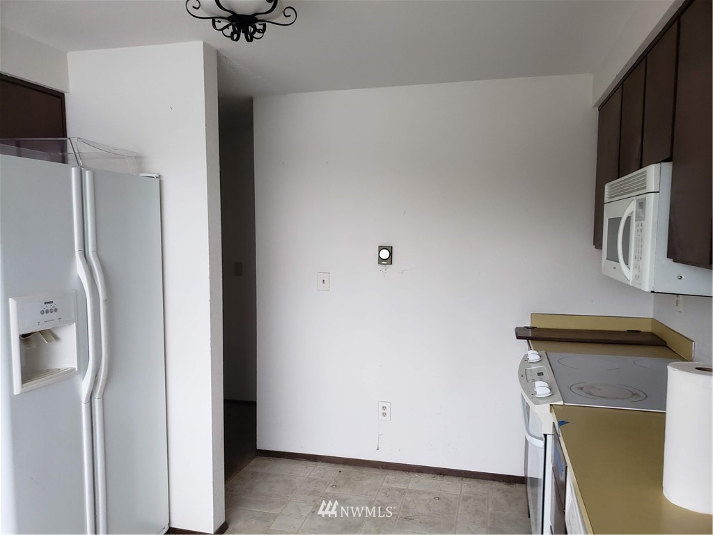 3614 West Commodore Way Seattle, WA 98199 - Photo 8 of 22 Gallery Image 8