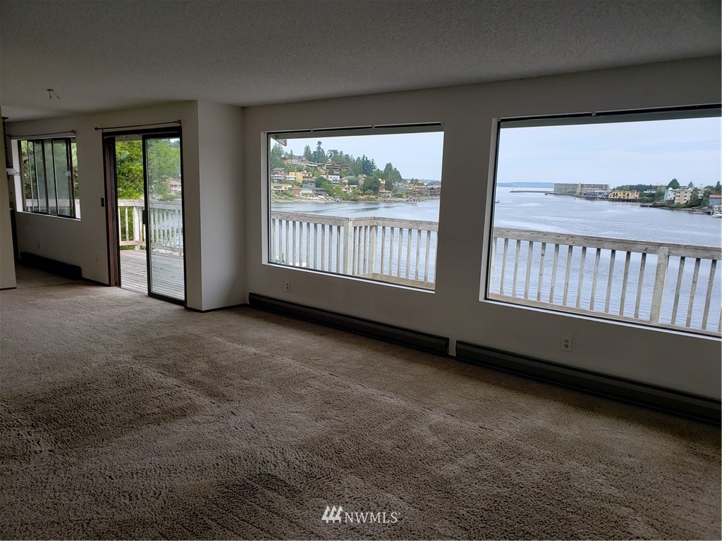 3614 West Commodore Way Seattle, WA 98199 - Photo 10 of 22 Gallery Image 10