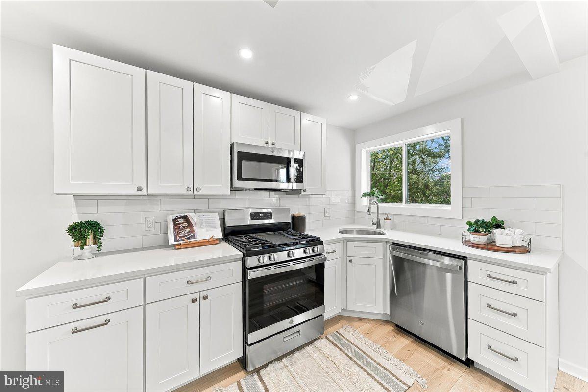 1976 Carter Road Folcroft, PA 19032 - Photo 10 of 36 New Stainless Steal Appliances