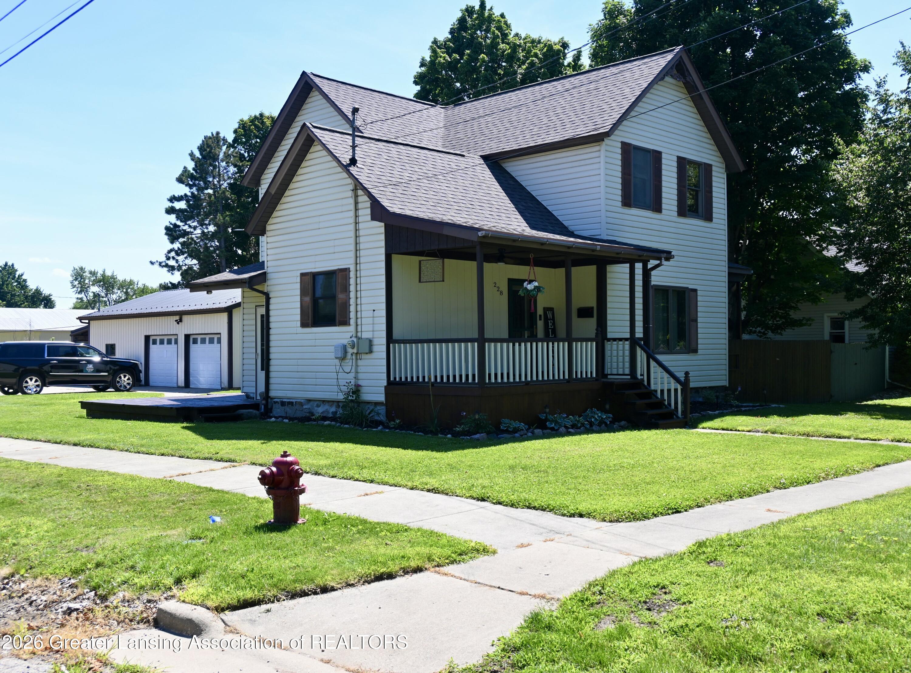 228 Union Street Grand Ledge, MI 48837 - Photo 2 of 35 DSC_0409