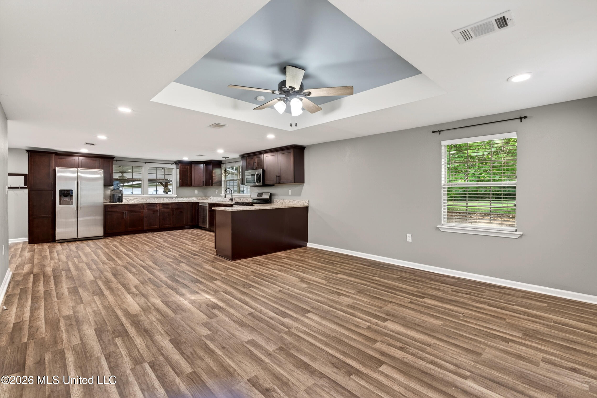 18 Gale Davis Road Lumberton, MS 39455 - Photo 10 of 67 10_10_livingroom_kitchen