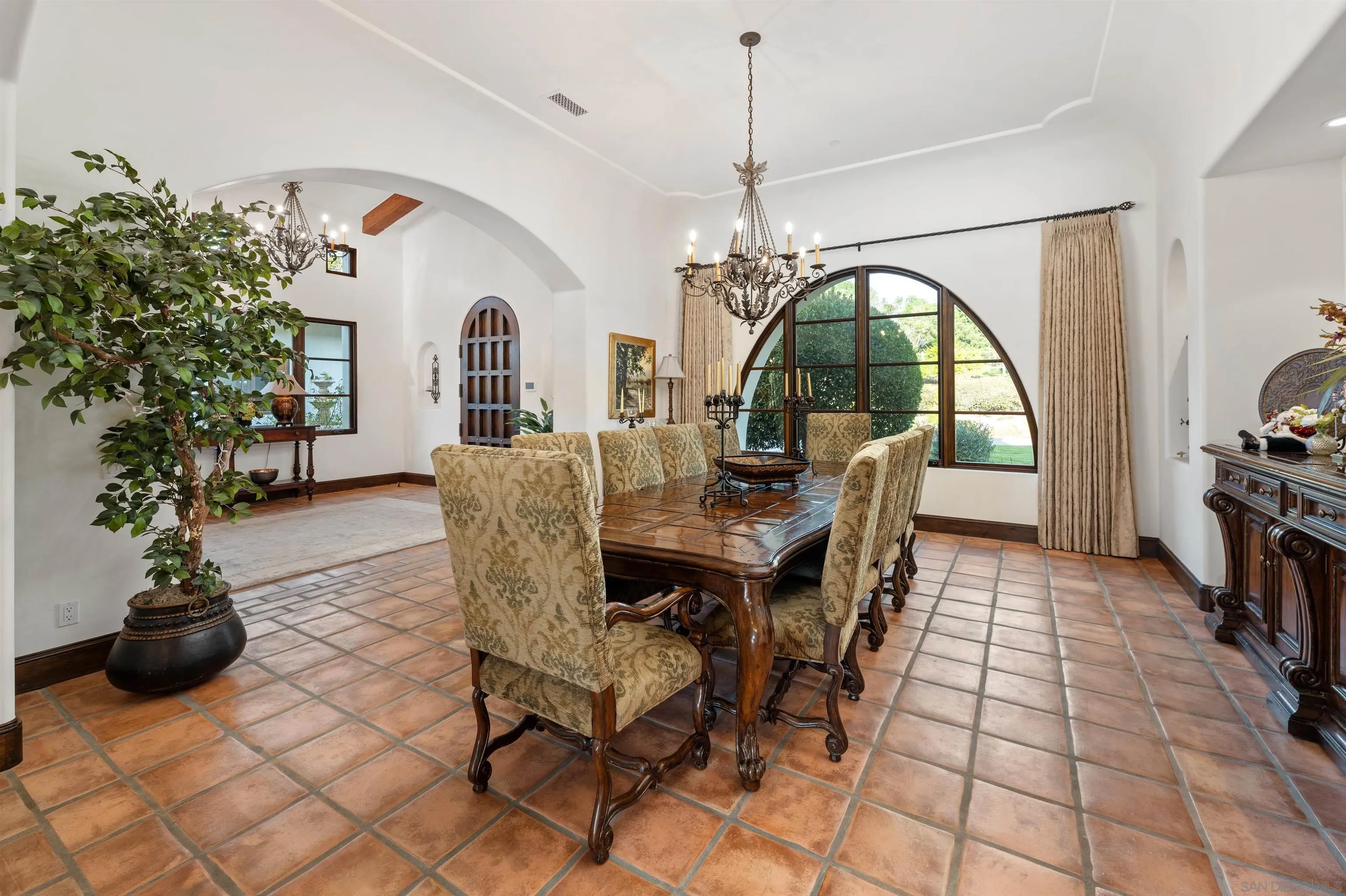 6870 La Valle Plateada Rancho Santa Fe, CA 92067 - Photo 8 of 37 a view of a livingroom with furniture and a potted plant