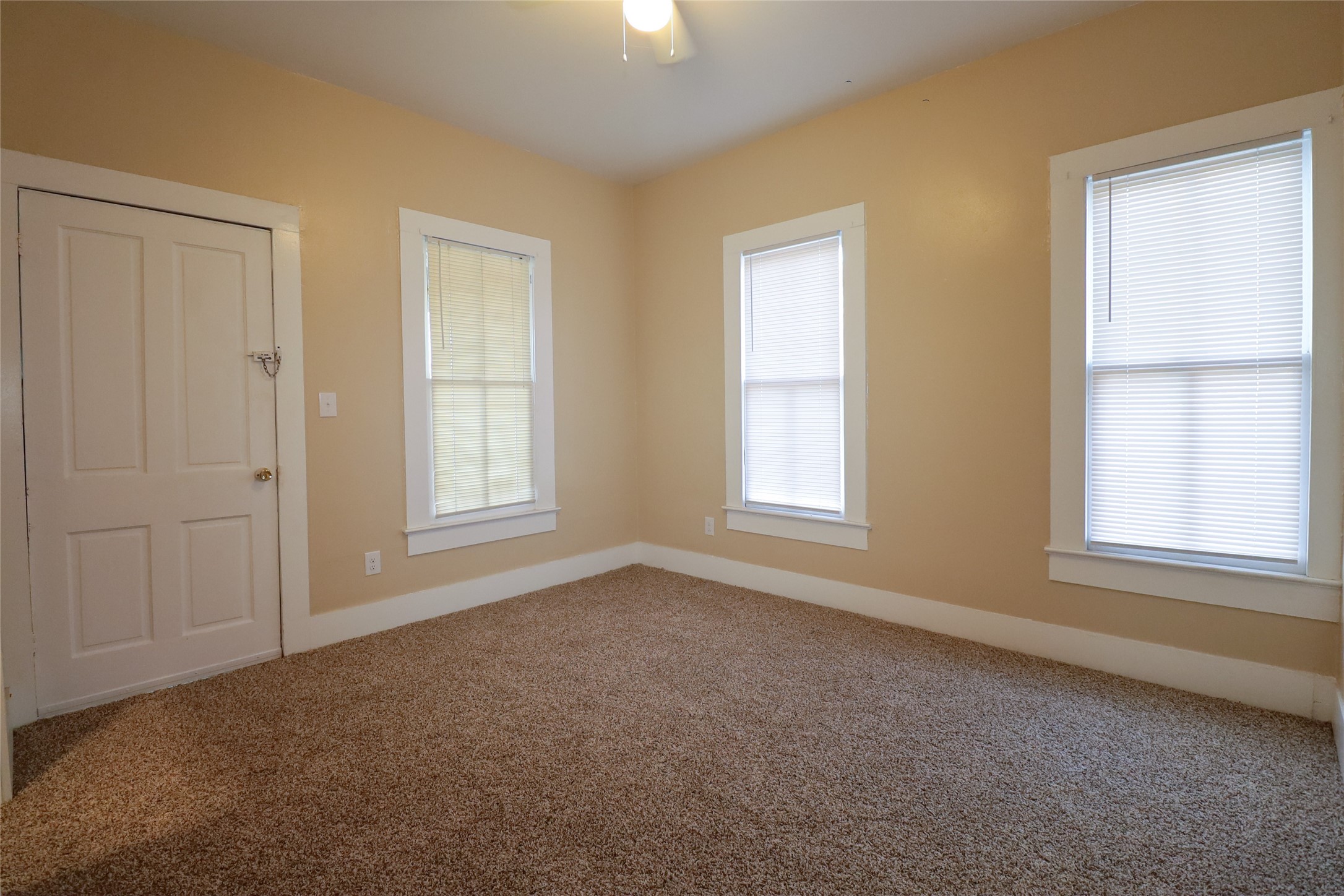 4621 Wiley Road Houston, TX 77093 - Photo 6 of 12