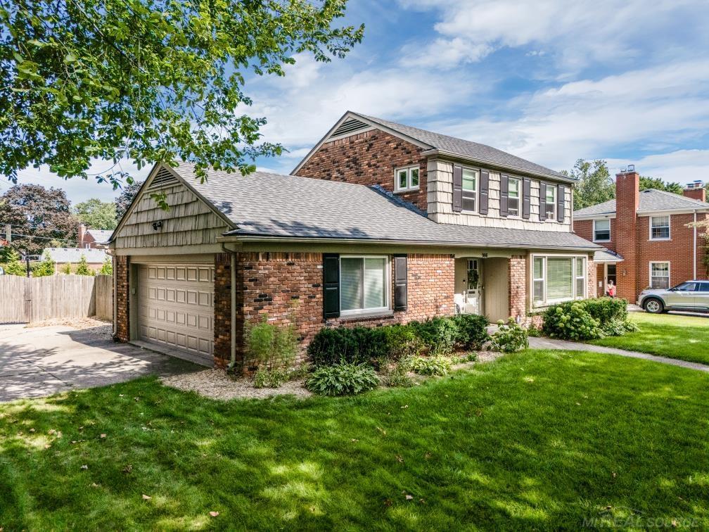 986 Balfour Street Grosse Pointe, MI 48230 - Photo 3 of 41 50154731-d6c1681f-3376-4a15-994a-1f837f7ca9d4.JPG