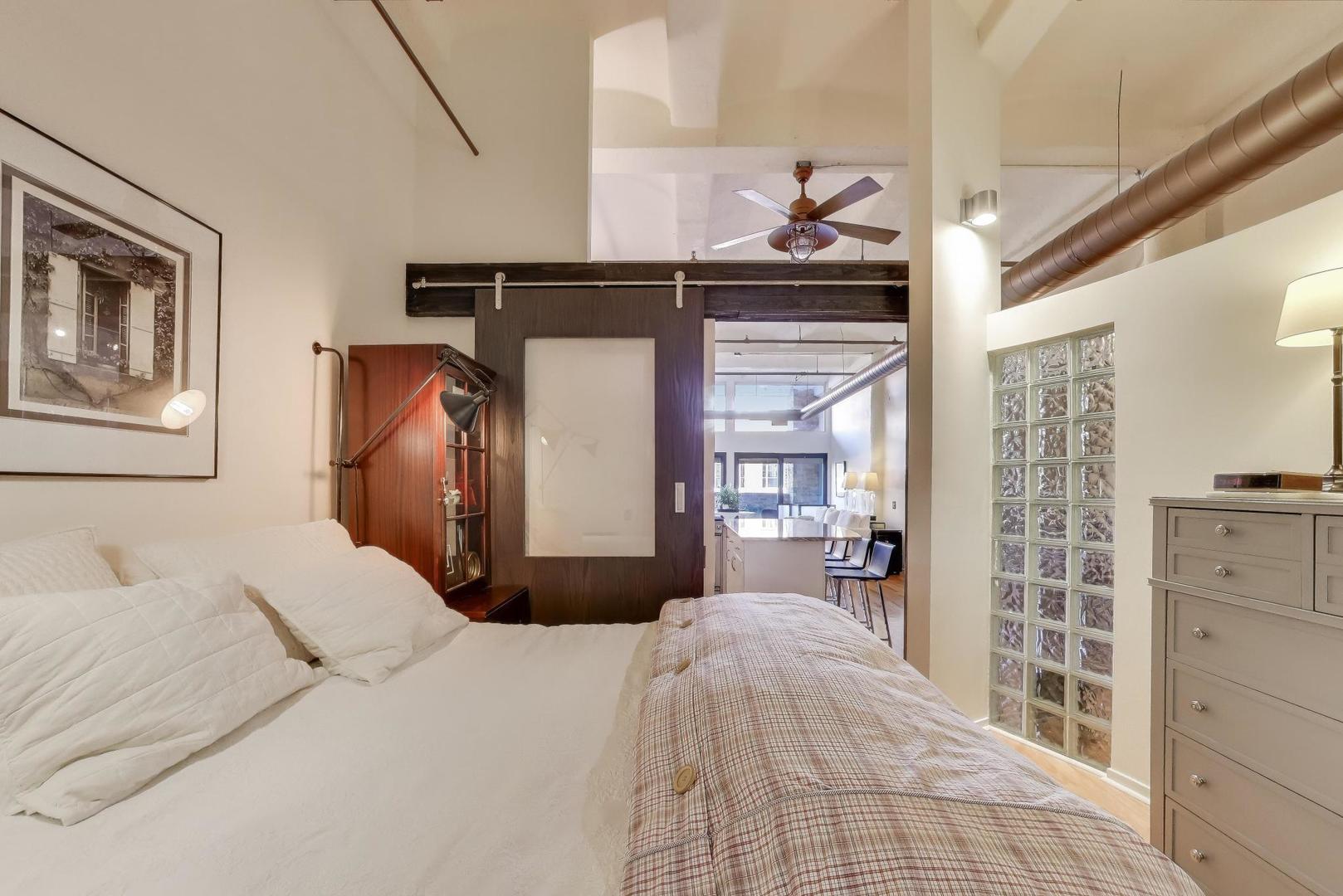 1000 West Washington Boulevard, Unit 418 Chicago, IL 60607 - Photo 15 of 20 a bedroom with a bed and a mirror