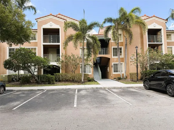 $2,565 | 4820 Highway 7, Unit 10303, Coconut Creek, FL 33073