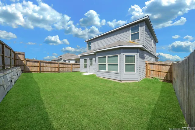 a view of a house with backyard