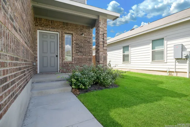a view of house with backyard