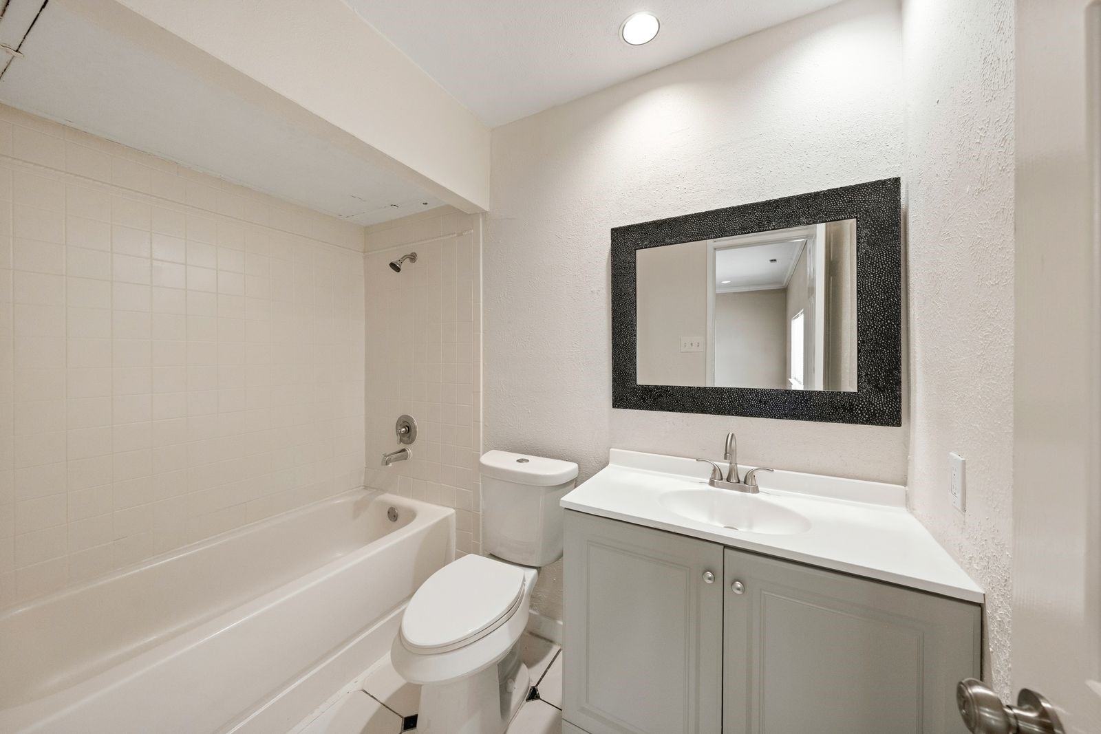 22831 Millgate Drive Spring, TX 77373 - Photo 18 of 21 Primary bathroom