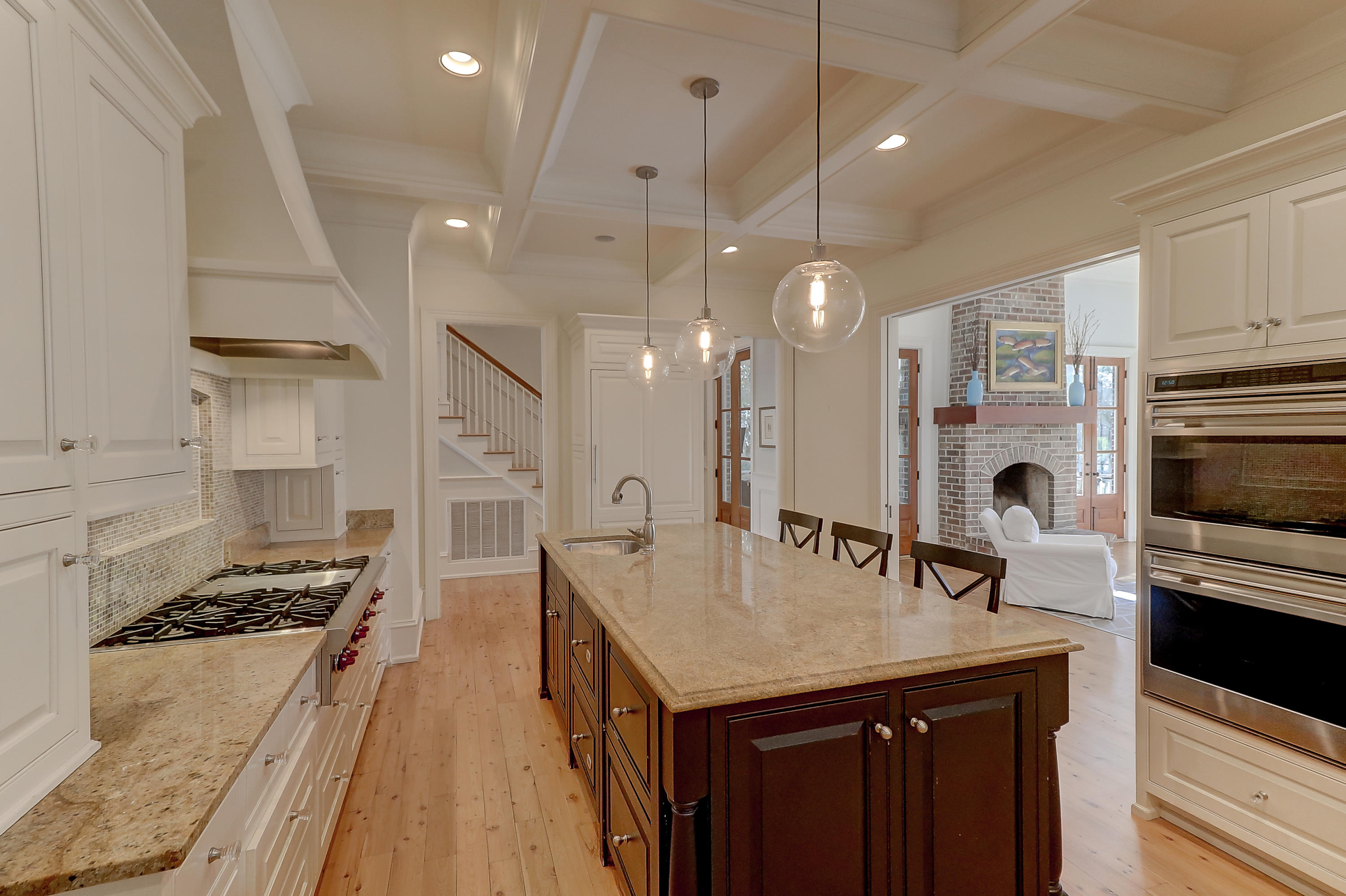 24 Edenton Road Mount Pleasant, SC 29464 - Photo 11 of 49 Eat-in Kitchen