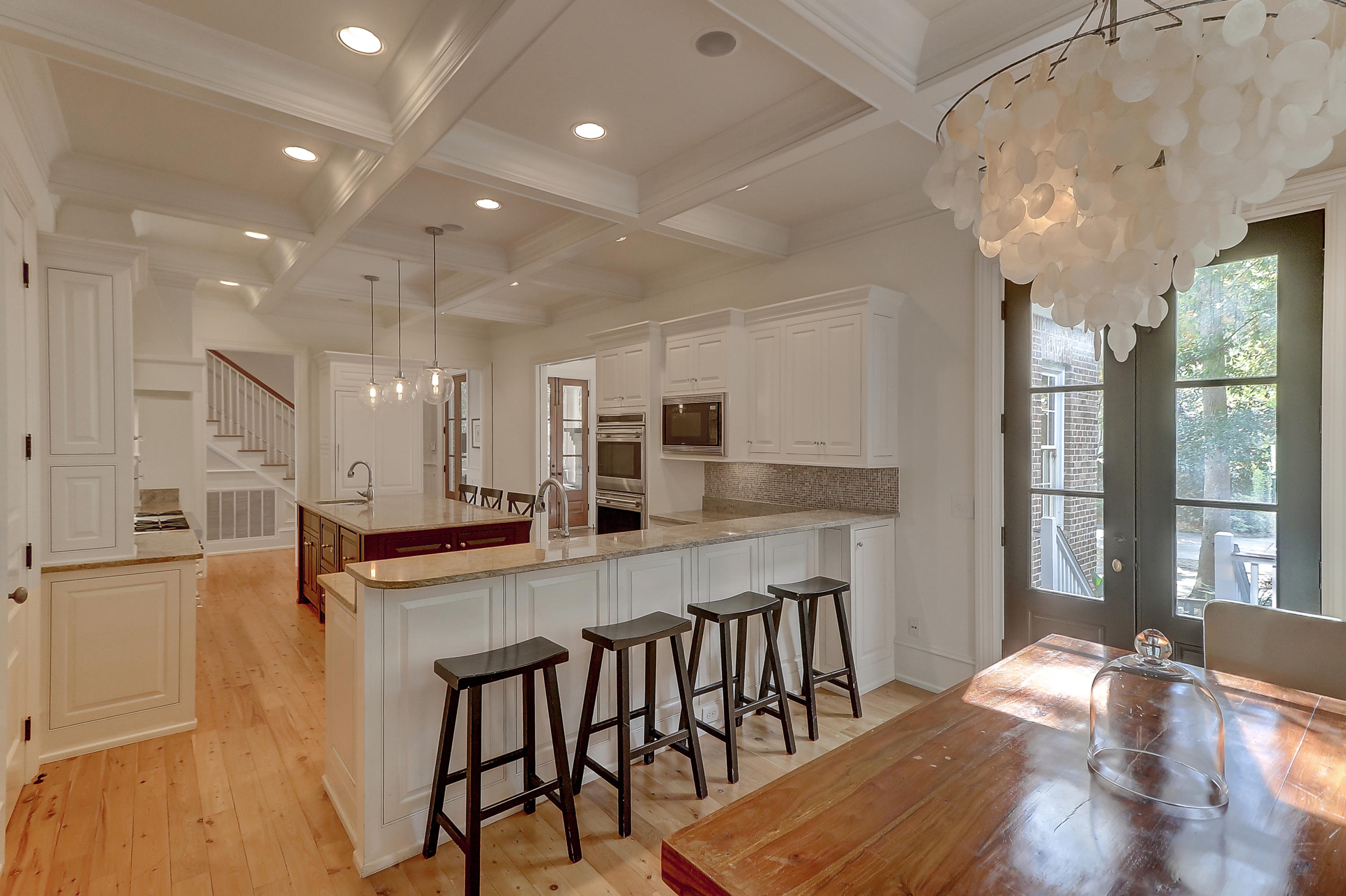 24 Edenton Road Mount Pleasant, SC 29464 - Photo 8 of 49 Eat-in Kitchen