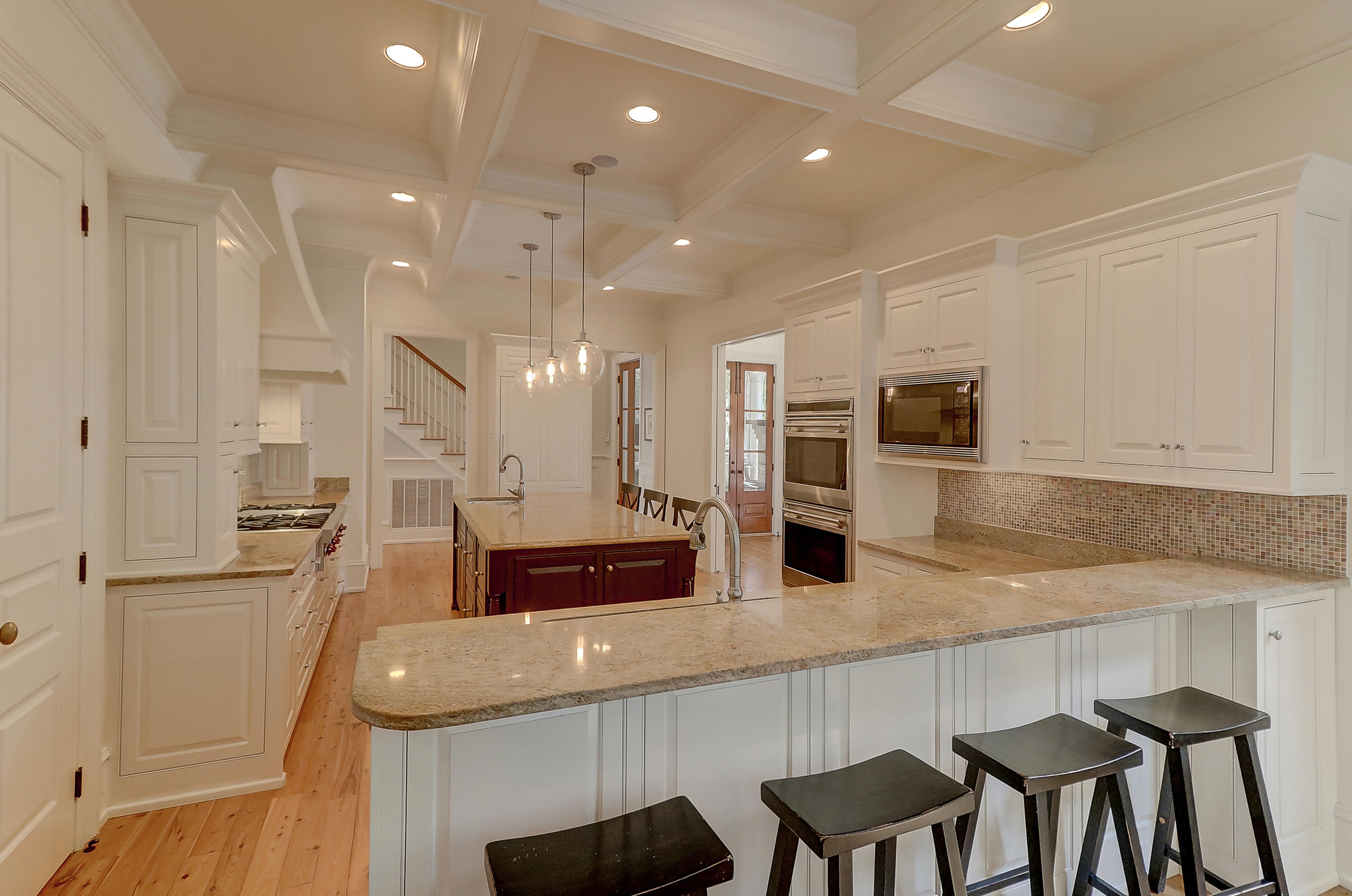 24 Edenton Road Mount Pleasant, SC 29464 - Photo 9 of 49 Eat-in Kitchen
