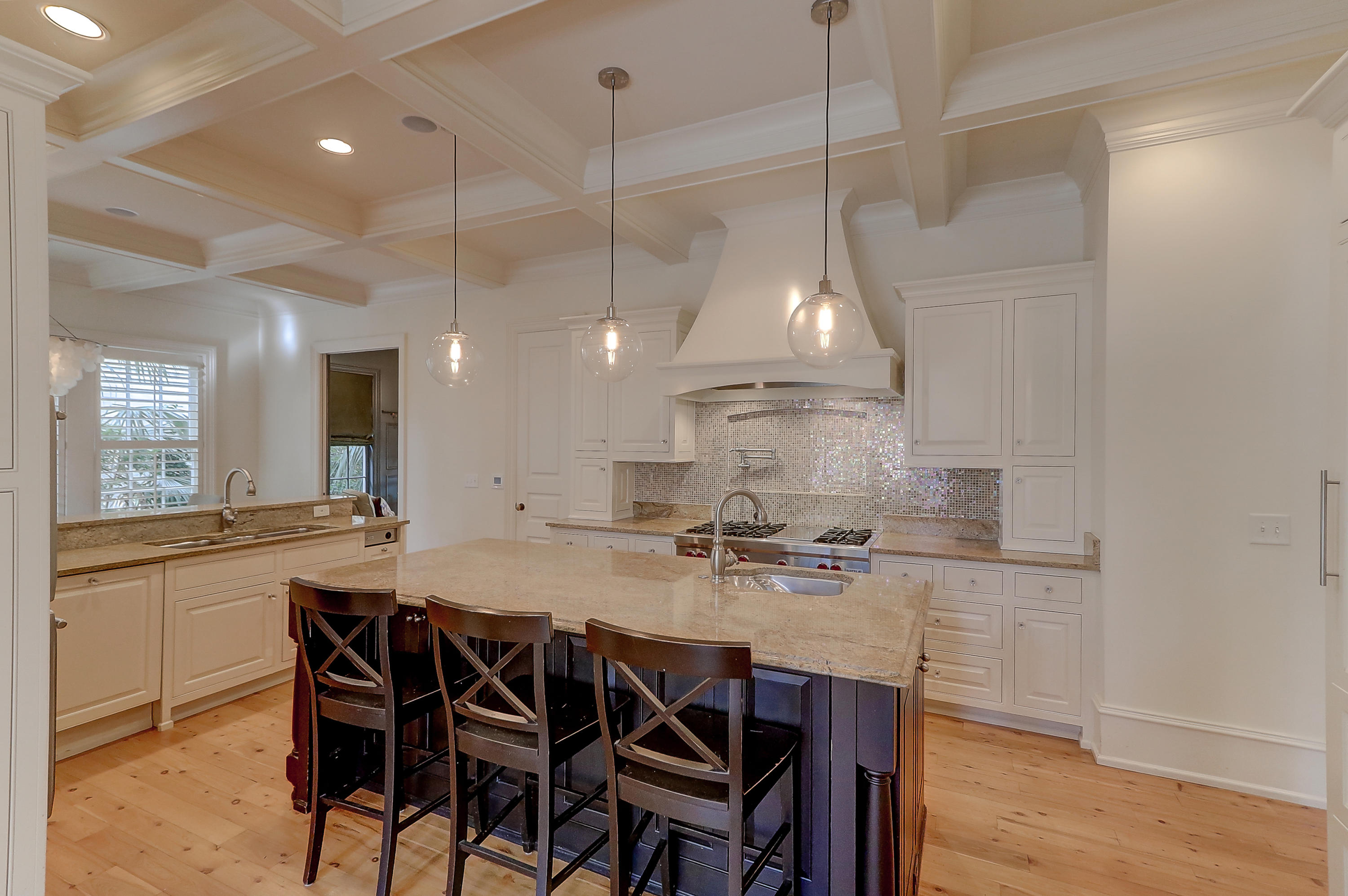 24 Edenton Road Mount Pleasant, SC 29464 - Photo 10 of 49 Eat-in Kitchen