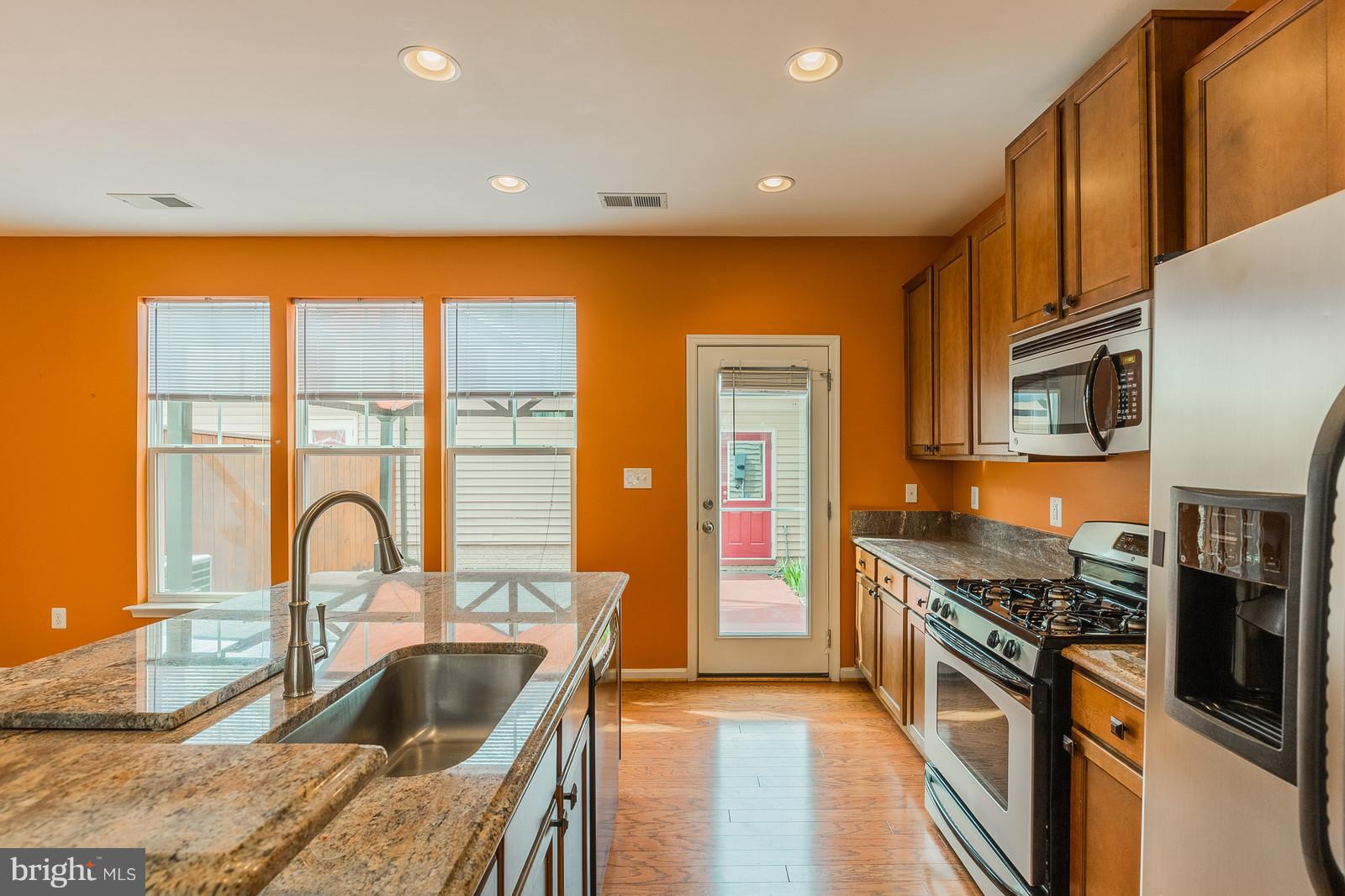 9104 Ribbon Falls Loop Bristow, VA 20136 - Photo 5 of 26 All Stainless Steel Appliances