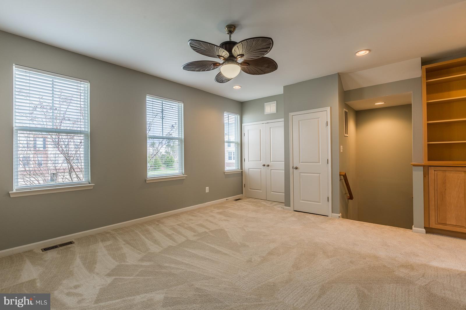 9104 Ribbon Falls Loop Bristow, VA 20136 - Photo 9 of 26 Family Room