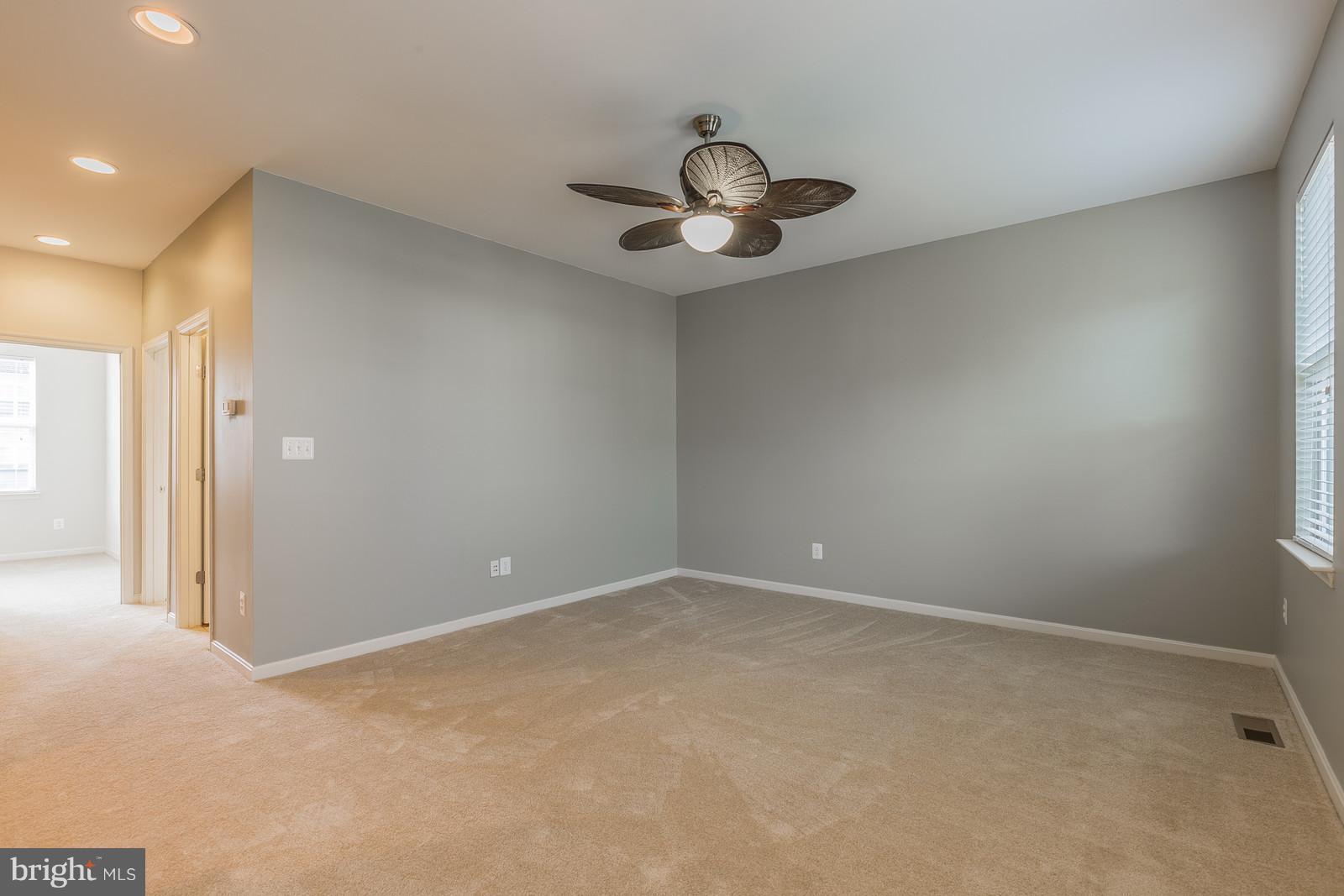 9104 Ribbon Falls Loop Bristow, VA 20136 - Photo 10 of 26 Family Room