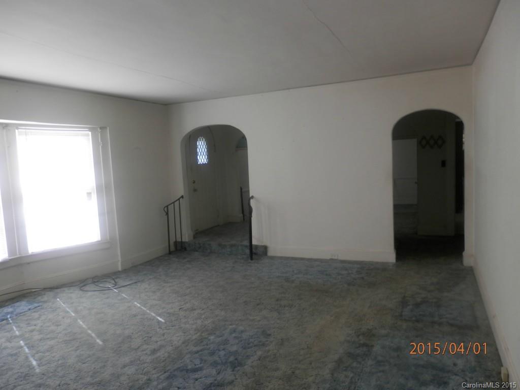 555 West Sugar Creek Road Charlotte, NC 28206 - Photo 8 of 16 an empty room with windows