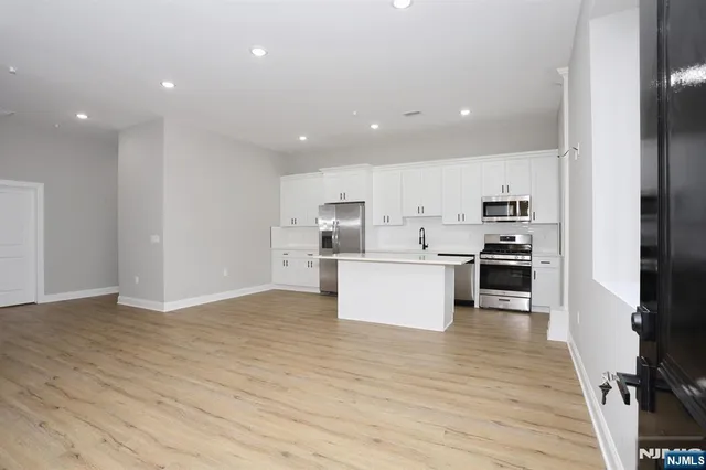 $3,950 | 385 Passaic Avenue, Unit 1, Lodi, NJ 07644