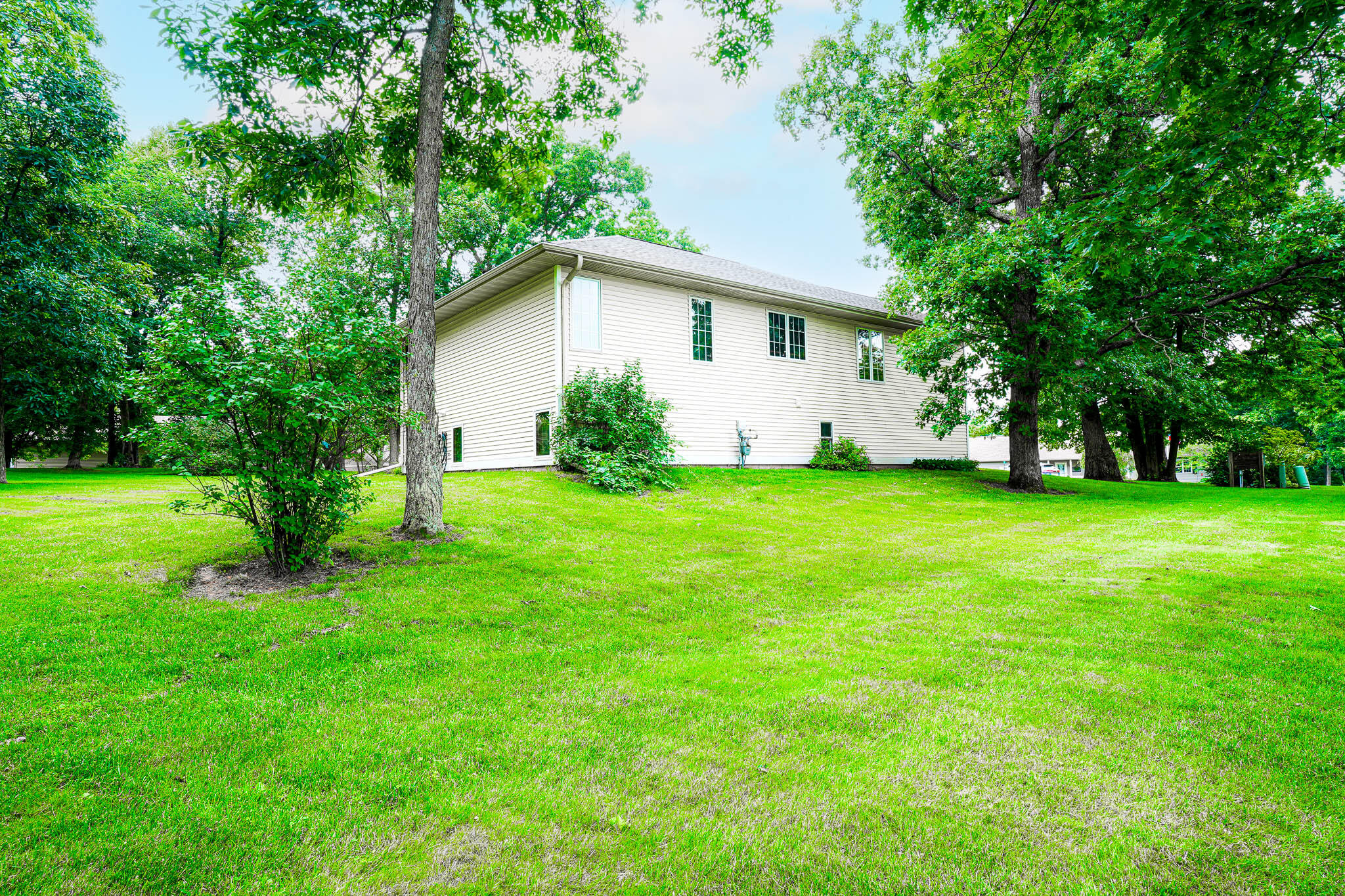 N1496 Meadow Ridge Road Greenfield, WI 54601 - Photo 2 of 22 DSC09794
