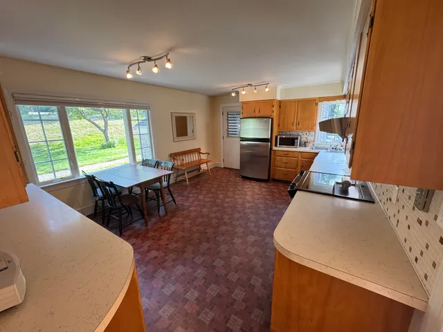 $1,250,000 | 10 Pheasant Hill Road, Cape Elizabeth, ME 04107