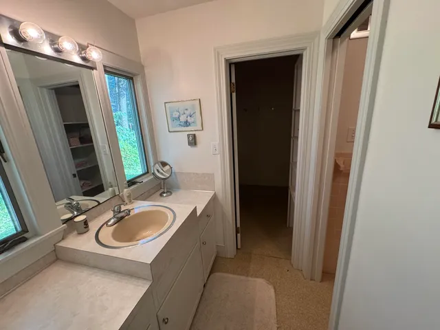 $1,250,000 | 10 Pheasant Hill Road, Cape Elizabeth, ME 04107