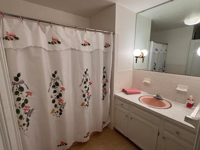 $1,250,000 | 10 Pheasant Hill Road, Cape Elizabeth, ME 04107