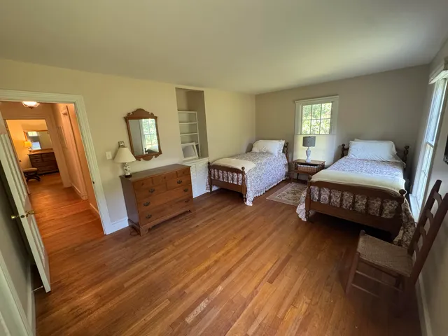 $1,250,000 | 10 Pheasant Hill Road, Cape Elizabeth, ME 04107