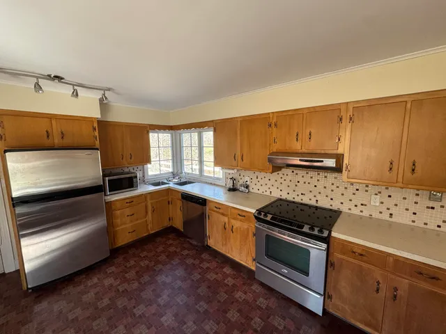 $1,250,000 | 10 Pheasant Hill Road, Cape Elizabeth, ME 04107