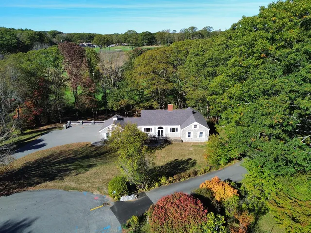 $1,250,000 | 10 Pheasant Hill Road, Cape Elizabeth, ME 04107
