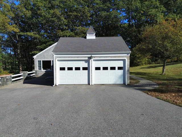 $1,250,000 | 10 Pheasant Hill Road, Cape Elizabeth, ME 04107