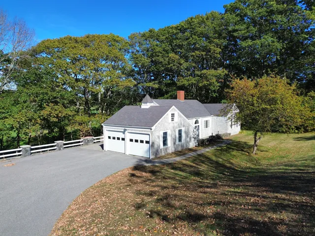 $1,250,000 | 10 Pheasant Hill Road, Cape Elizabeth, ME 04107