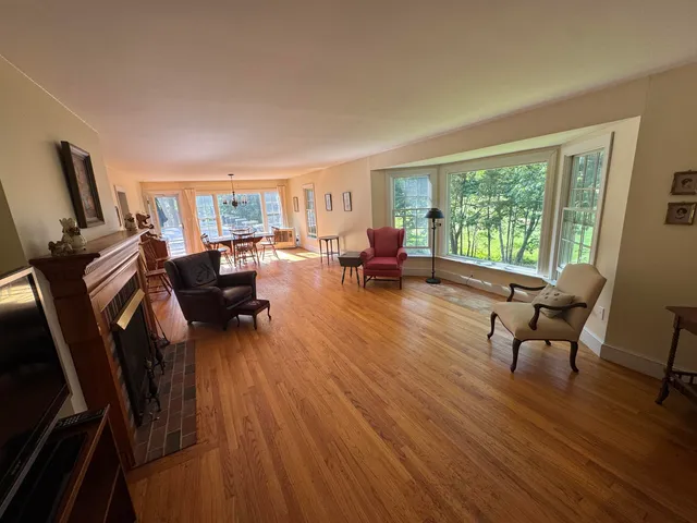 $1,250,000 | 10 Pheasant Hill Road, Cape Elizabeth, ME 04107