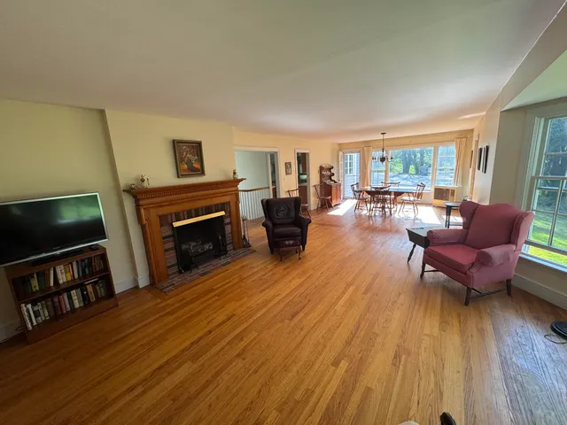 $1,250,000 | 10 Pheasant Hill Road, Cape Elizabeth, ME 04107