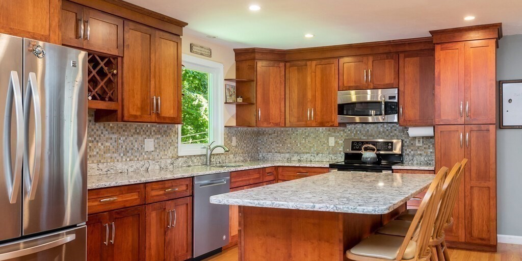 292 Fowler Road Northbridge, MA 01534 - Photo 15 of 42