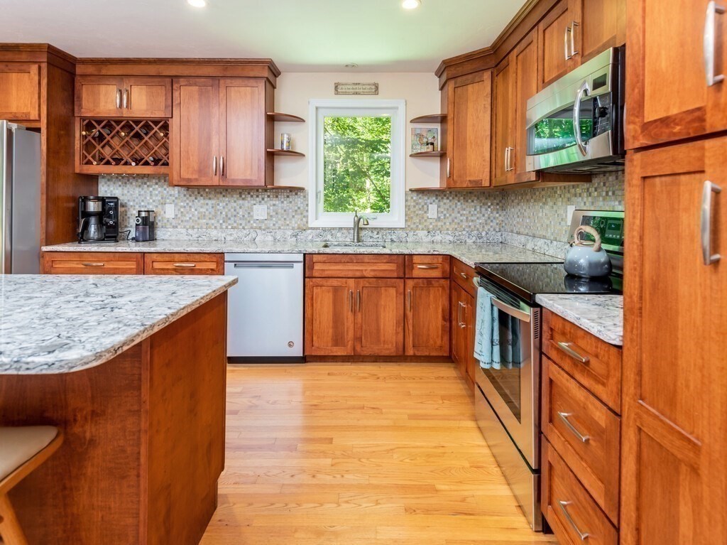 292 Fowler Road Northbridge, MA 01534 - Photo 17 of 42