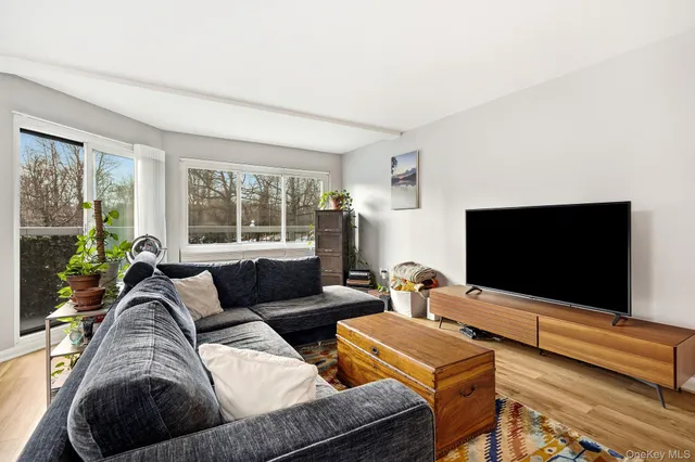 $419,000 | 100 High Point Drive, Unit 306, Hartsdale, NY 10530