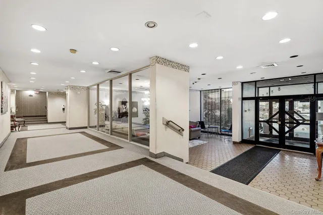 $419,000 | 100 High Point Drive, Unit 306, Hartsdale, NY 10530