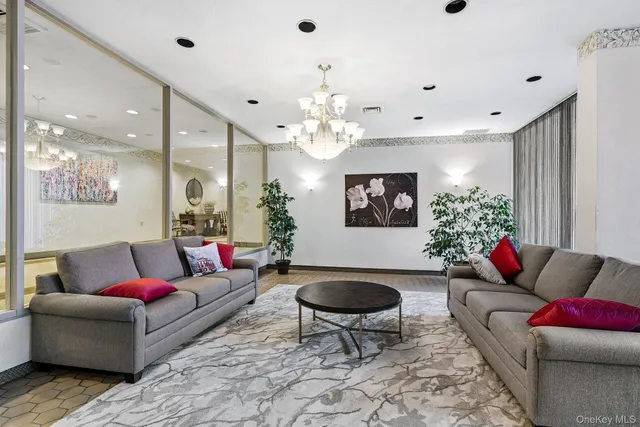 $419,000 | 100 High Point Drive, Unit 306, Hartsdale, NY 10530