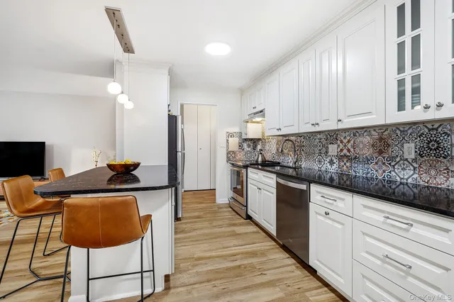 $419,000 | 100 High Point Drive, Unit 306, Hartsdale, NY 10530